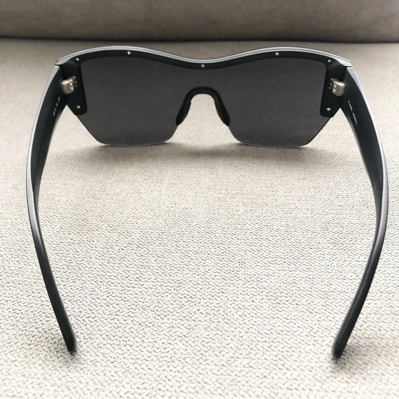 Alo Yoga Stunner Sunglasses Black - Picture 7 of 11